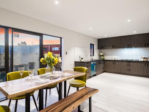 44 Bordeaux Parade, Te Atatu South