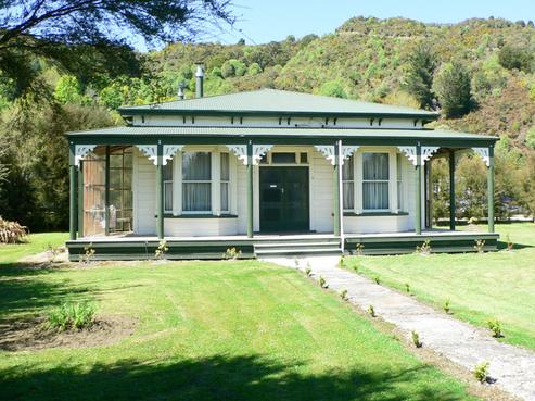 5 Bridge Street, Reefton