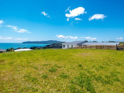 8 Christine Drive, Coopers Beach