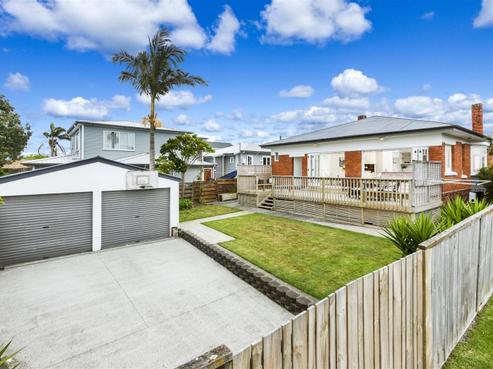 62 Lake Road, Narrow Neck