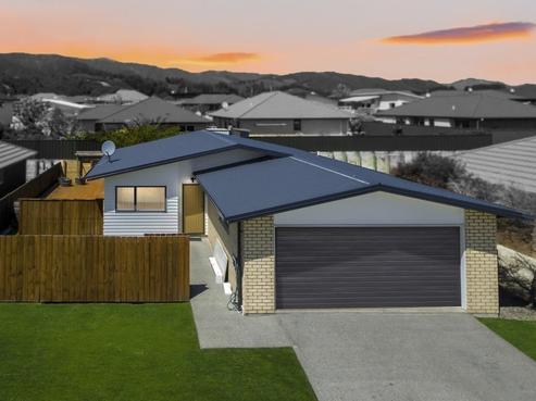 5 Sunstone Crescent, Brown Owl