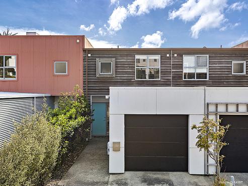 38 Saddleback Grove, Karori