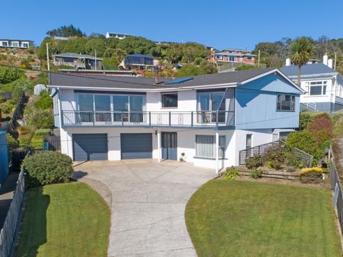 104 Marine Parade, Bluff