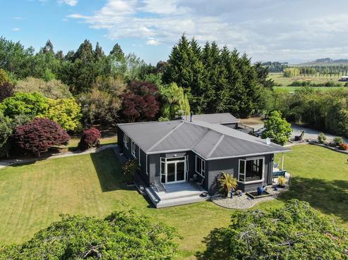 10 Robins Road, Deborah