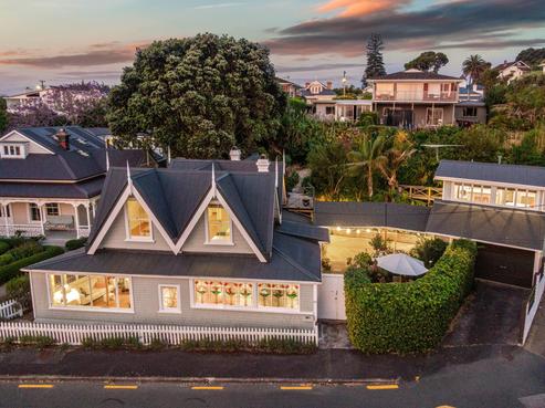62 King Edward Parade, Devonport