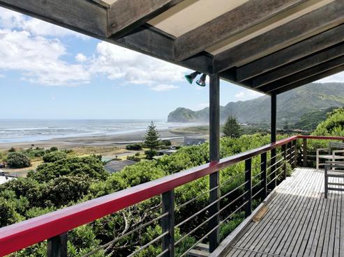 101 Marine Parade North, Piha