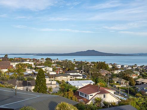 2/1 Castor Bay Road, Castor Bay