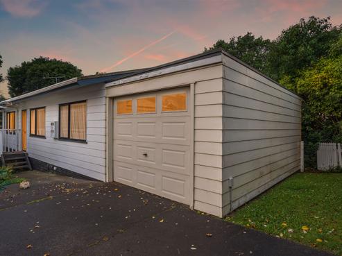 2/25A Clark Road, Pahurehure