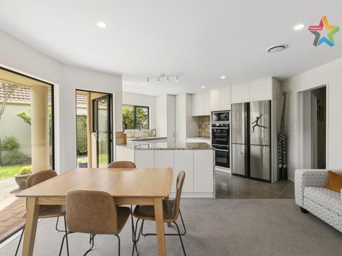 1/139 Knights Road, Central Hutt