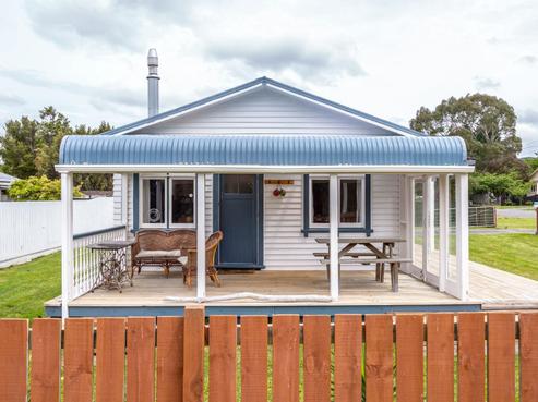 16 Brandon Street, Featherston
