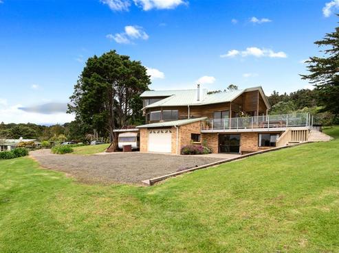 15 Te Henga Road, Waitakere