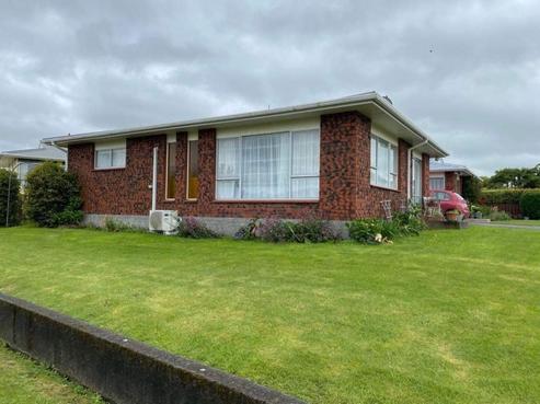 2 Chartwell Drive, Eltham
