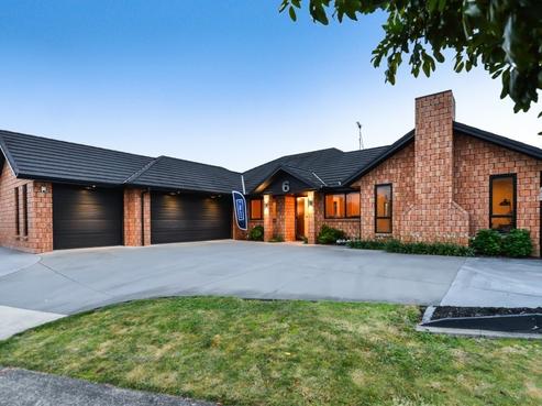 6 Connor Court, Huntington