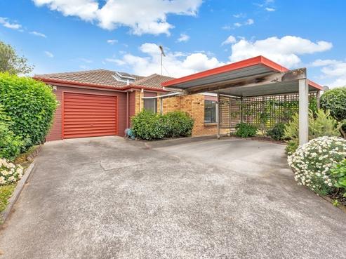 1/64 Frank Nobilo Drive, Golflands