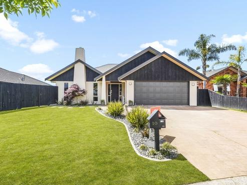10 Stratford Place, Huntington