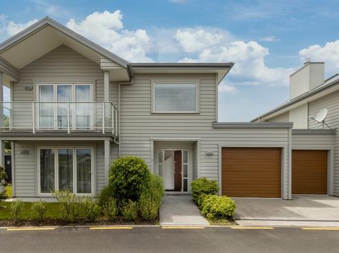 6 Tucker Close, Leamington