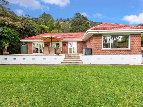 408B Scenic Drive, Waiatarua