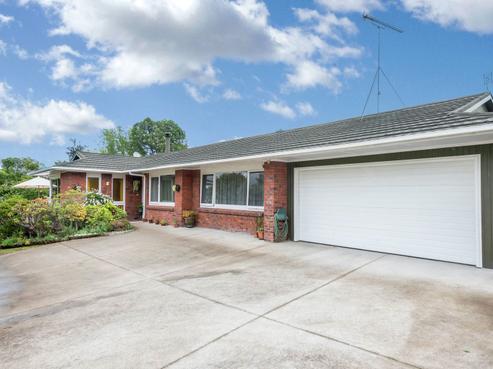 15 La Perouse Street, Botany Downs
