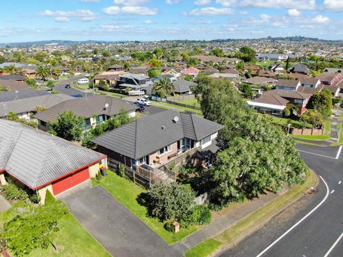 2/60 Channing Crescent, Botany Downs