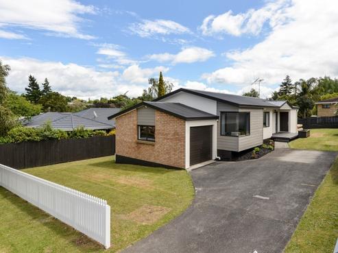94 Dixon Road, Glenview