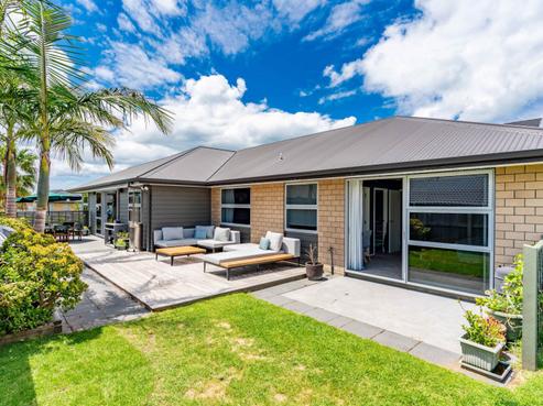 8 O'Farrell Drive, One Tree Point
