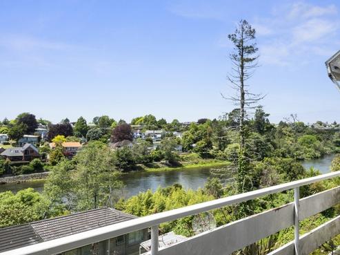 2/1196 Victoria Street, Whitiora
