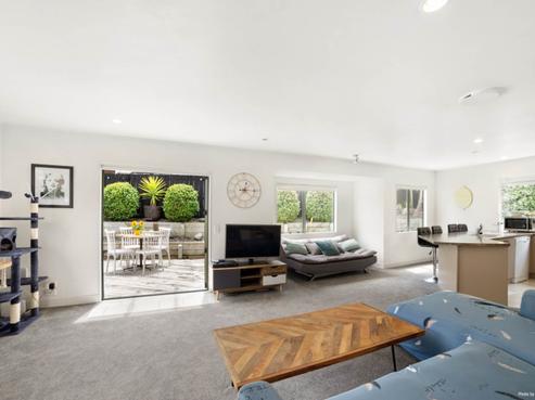 1/126 Brian Crescent, Stanmore Bay