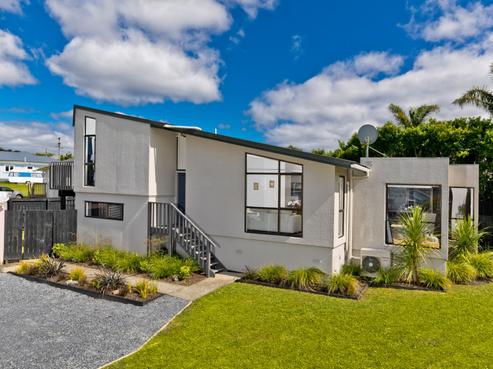 51 Queen Street, Riverhead