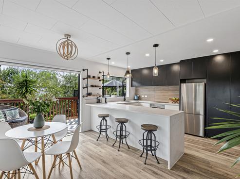 2/90 Verbena Road, Birkdale