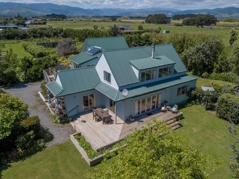 21 Atkinson Avenue, Otaki Beach