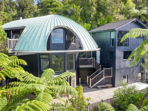 442 Scenic Drive, Waiatarua