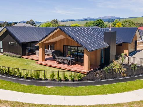 8 George Fyfe Way, Wakefield