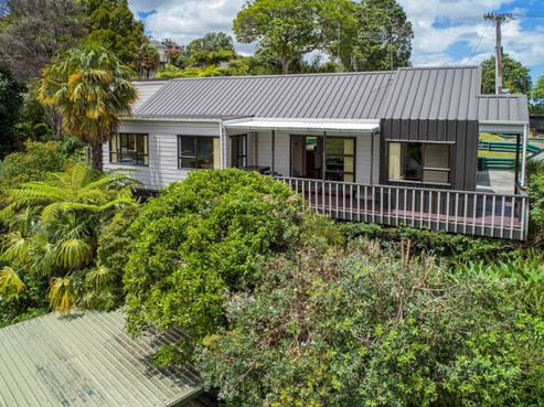 9 Punga Grove Avenue, Riverside
