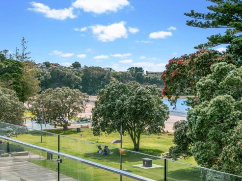 8/63 Clyde Road, Browns Bay
