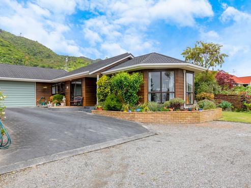 49 Huia Street, Waikanae