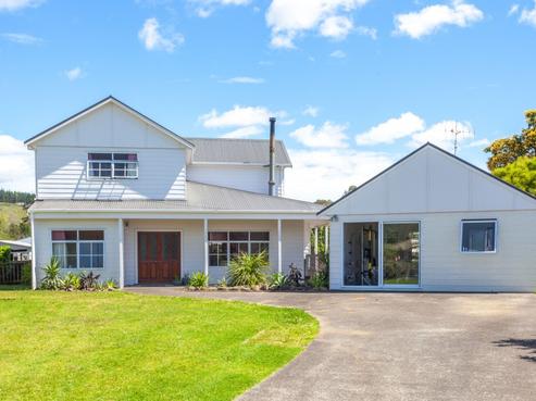 104 Waverley Place, Whangamata