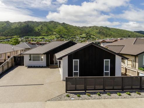 13 Tapuhikura Street, Waikanae
