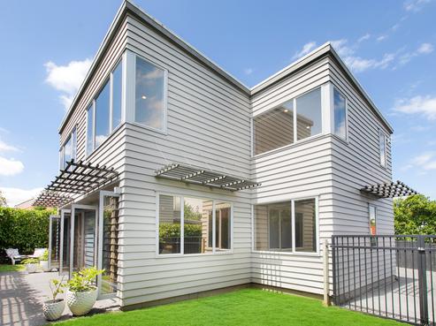 16A Queensway, Three Kings