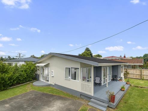97A Tiroroa Avenue, Te Atatu South