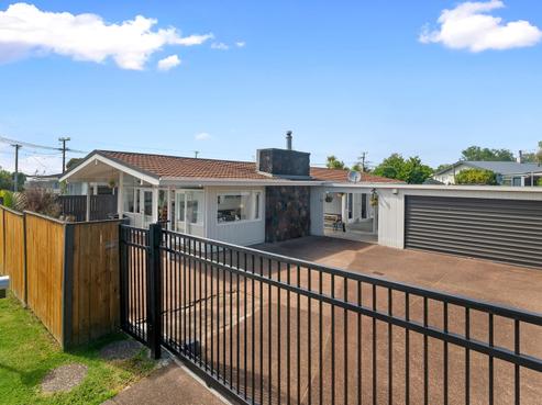 97 Tiroroa Avenue, Te Atatu South