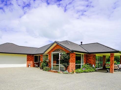 35 Grace Road, Roslyn Bush