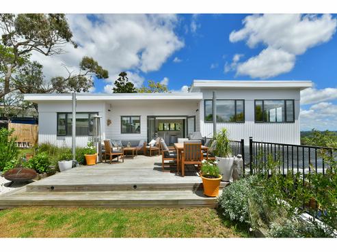 6 Brian Crescent, Stanmore Bay