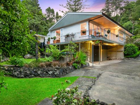 15 Sylvan Valley Avenue, Titirangi