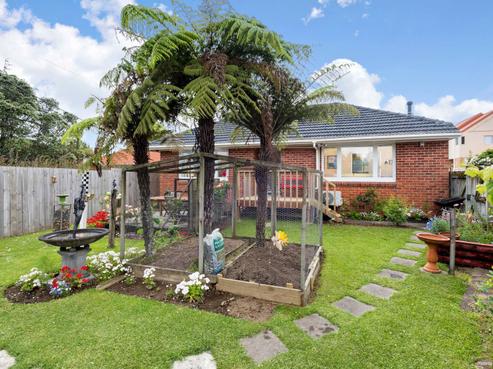 81 Te Atatu Road, Te Atatu South