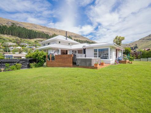 6 Sumnervale Drive, Sumner