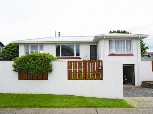 24 Dundee Street, Strathern