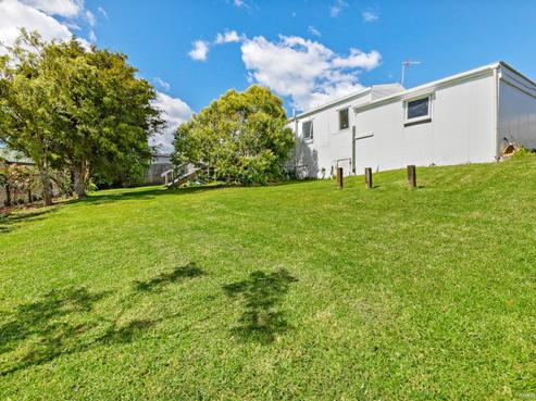 808 East Coast Road, Oteha