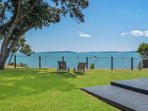 15 Hawke Crescent, Beachlands