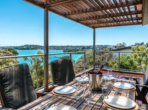 15 Kennedy Point Road, Surfdale