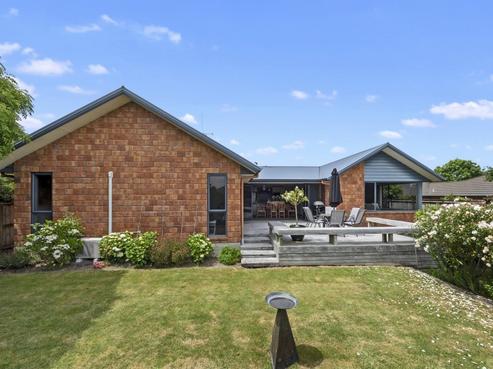 22 Parkwood Place, Huntington